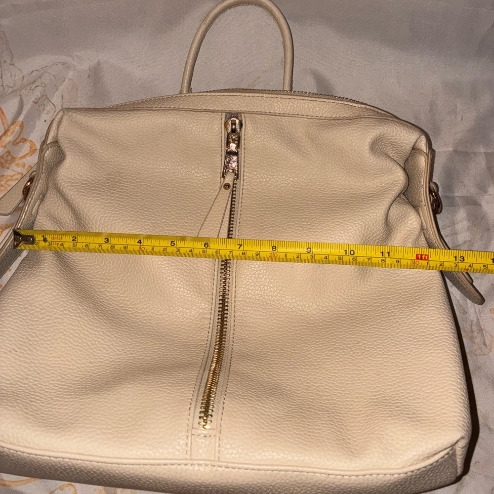 Sakroots Cream & Black Wallet Paired W/ a Cream Colored Backpack From Urban - Picture 7 of 12